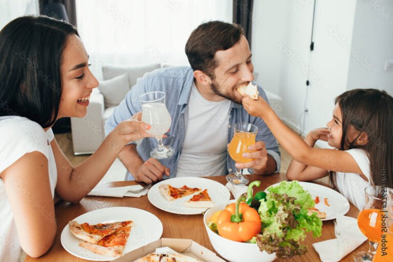 Où trouver la meilleure Domino's Pizza à La Roche-sur-Yon 31 une pizza savoureuse sur une table familiale