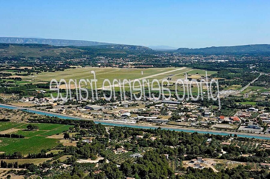 une vue aerienne du salon de provence