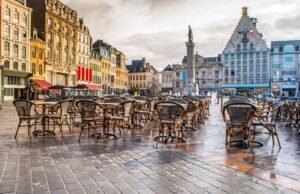 une vue des rues animees de lille