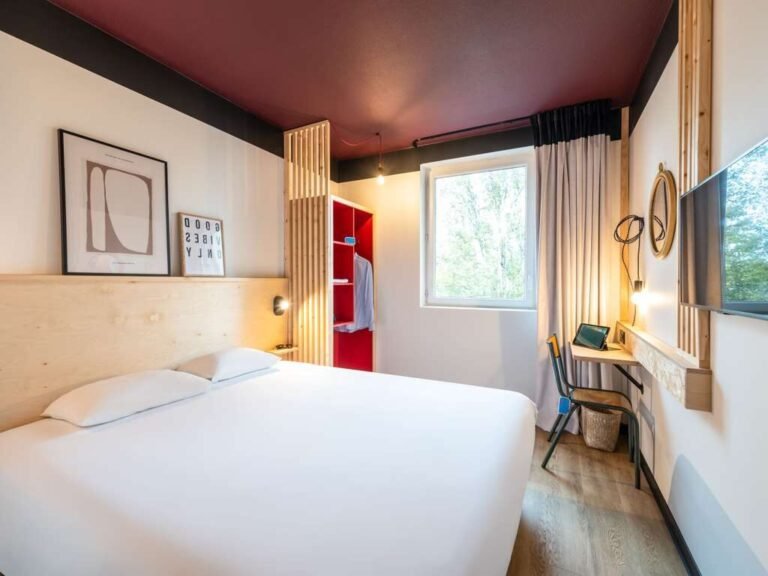 Que savoir sur V and B à Bourg-en-Bresse 13 v and b a bourg en bresse ambiance conviviale