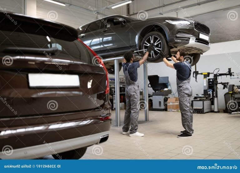 vehicule en entretien dans un garage moderne