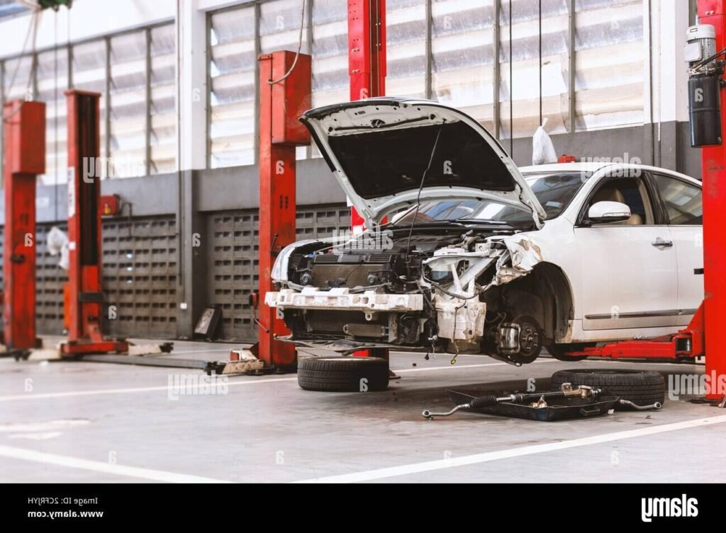 vehicule en reparation dans un garage