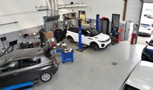 vehicule en reparation dans un garage point s