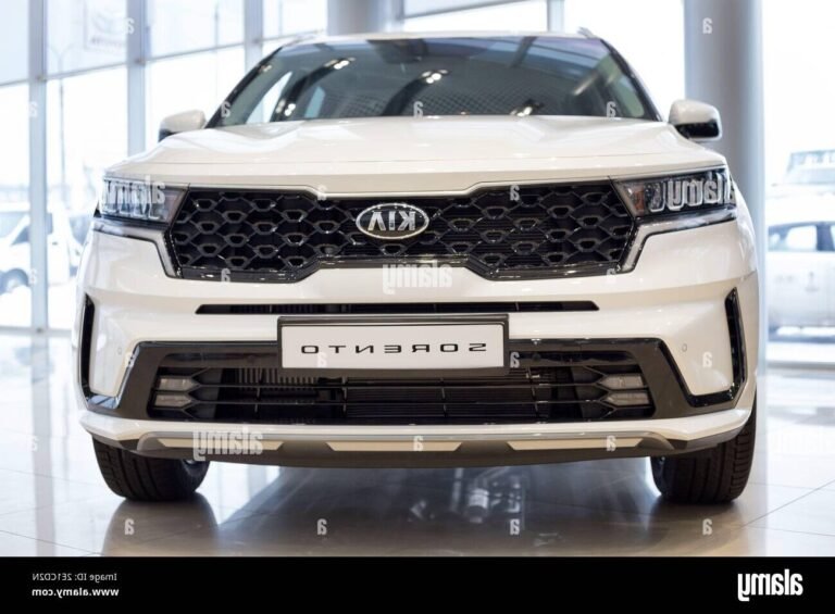 Où trouver le concessionnaire Kia Argenteuil - Rousseau Motors 21 vehicule kia devant le concessionnaire