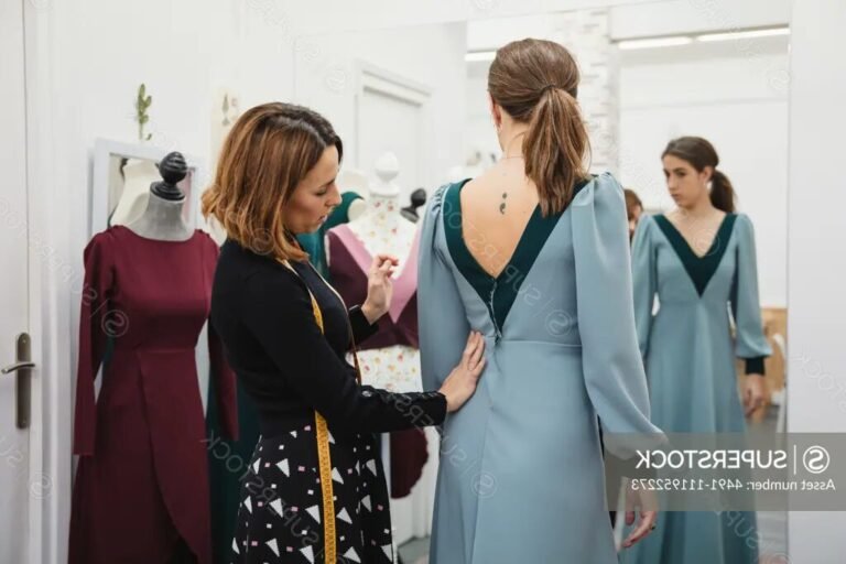 vetement sur mesure elegant en atelier