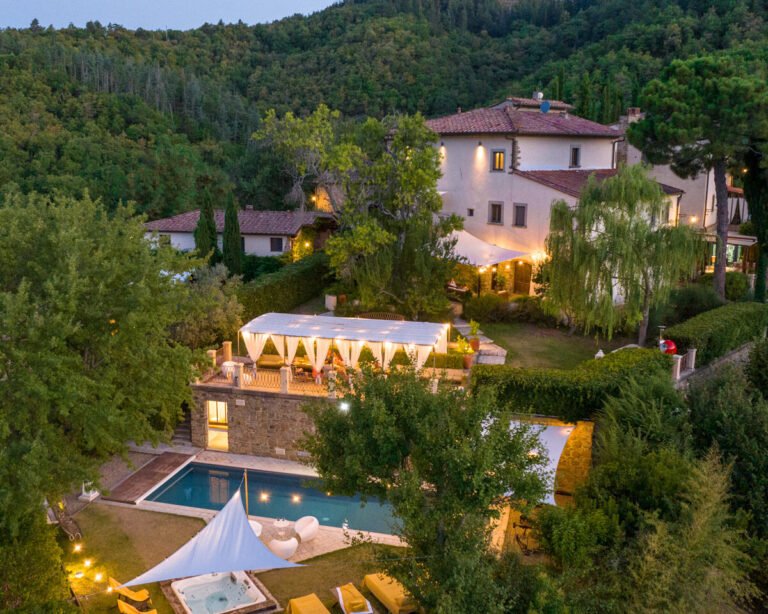 Pourquoi visiter la Villa Médicis à Dijon et ses petites roches 8 villa medicis entouree de nature apaisante