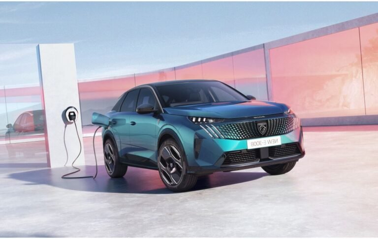 Quel est le meilleur choix d'automobiles chez Peugeot Polygone Nord 5 vitrine moderne de voitures peugeot