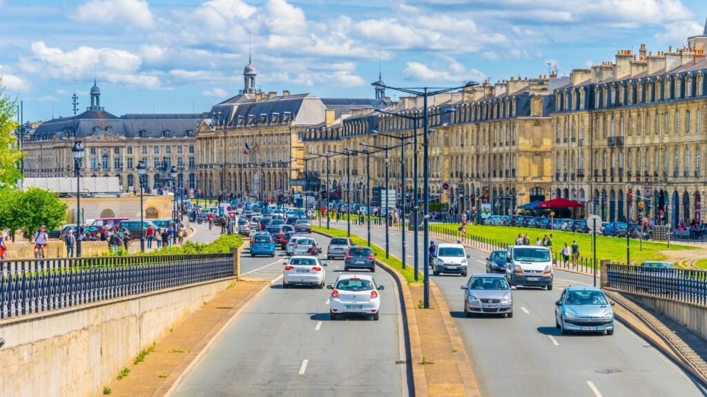 voiture partagee a bordeaux en action