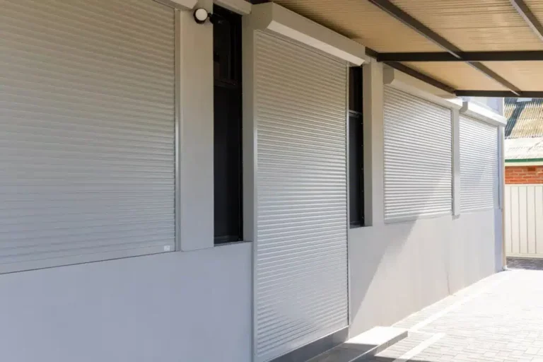 volet roulant sur mesure en installation