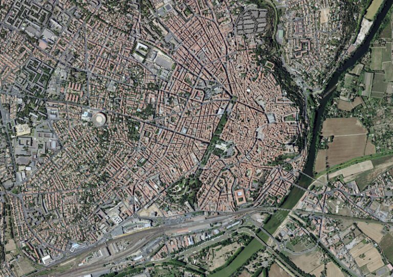 vue aerienne de beziers et ses environs