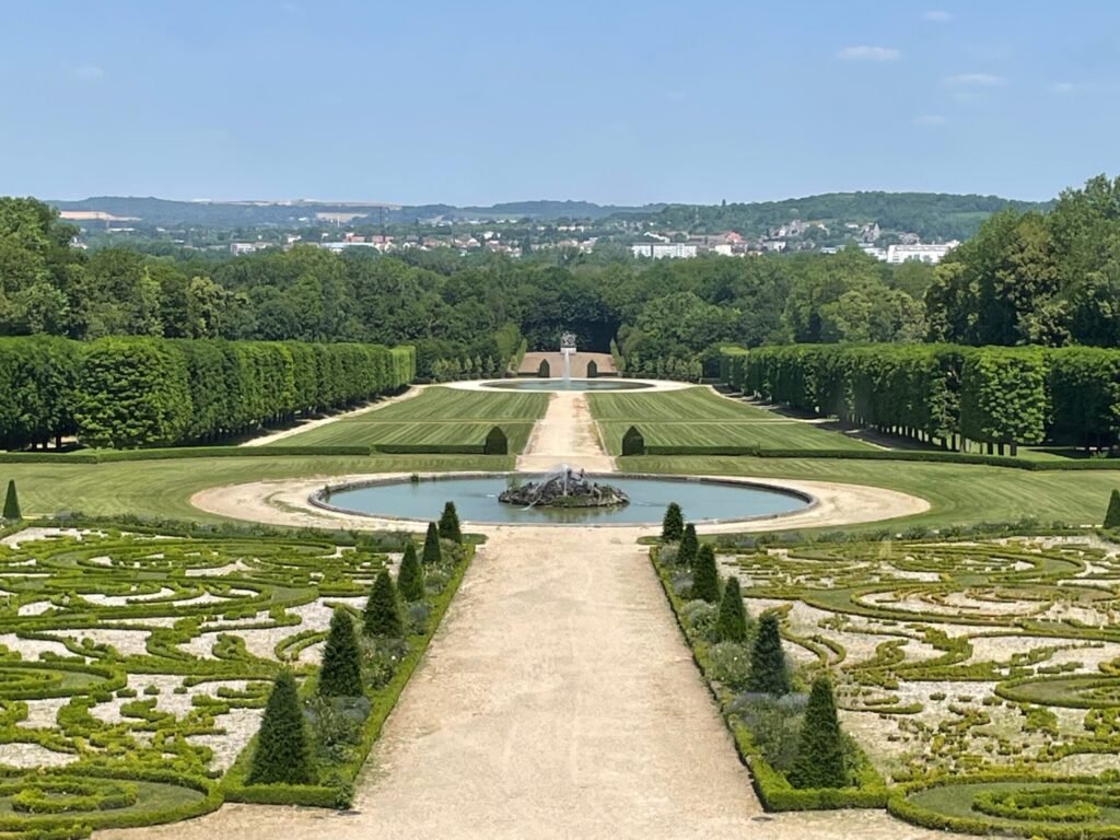 vue aerienne de champs sur marne modernise