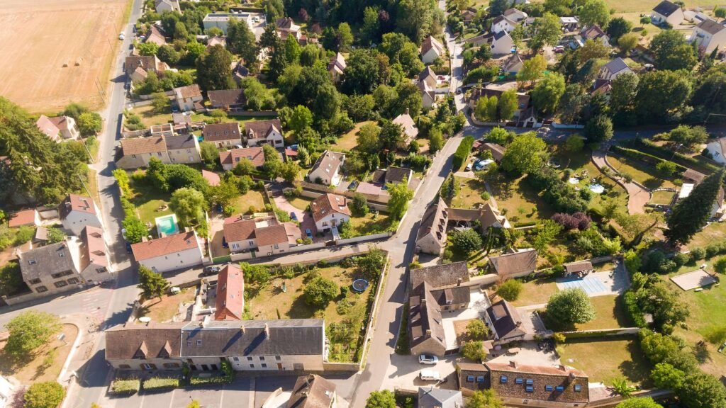 vue aerienne de chilly mazarin et vehicules