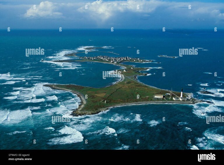 Où trouver l'Hôtel Ar Men sur l'île de Sein 17 vue aerienne de lile de sein