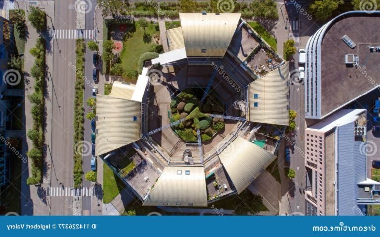 Quel est l'historique du projet The Red and Luna à Nantes 4 vue aerienne de nantes et ses projets