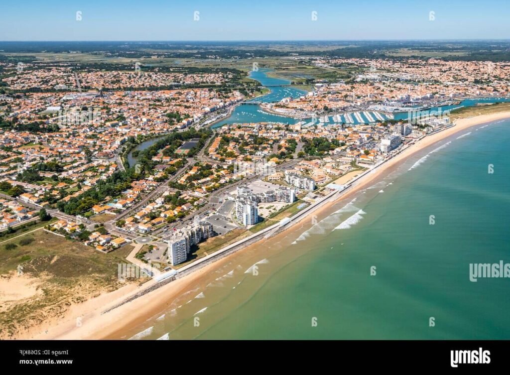 vue aerienne de saint gilles croix de vie 1