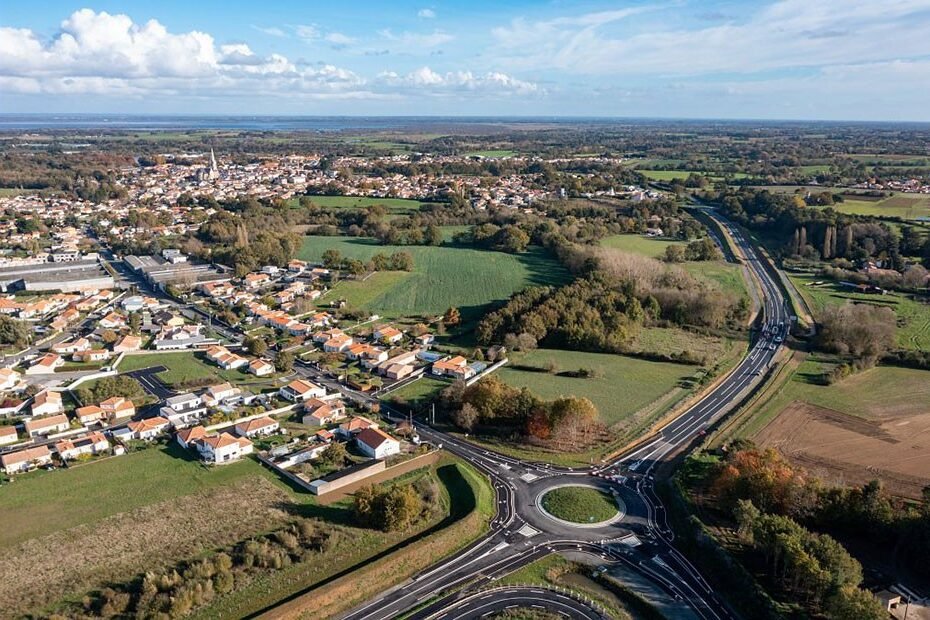 vue aerienne de saint philbert de grand lieu