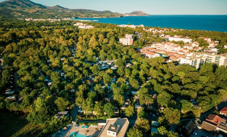 vue aerienne du camping les pins