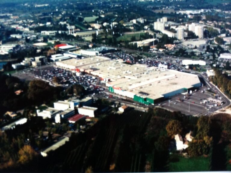 vue aerienne du pathe cap sud avignon