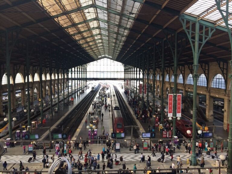 Où se trouve l'auberge St Christopher's près de la Gare du Nord à Paris 27 vue de la gare du nord a paris