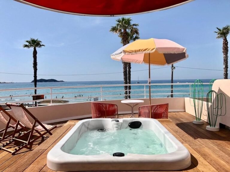 vue de la terrasse du restaurant rose the