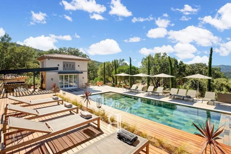 Qui est l'agence Di Luca à Saint-Maxime et que propose-t-elle 42 vue de saint maxime avec lagence di luca