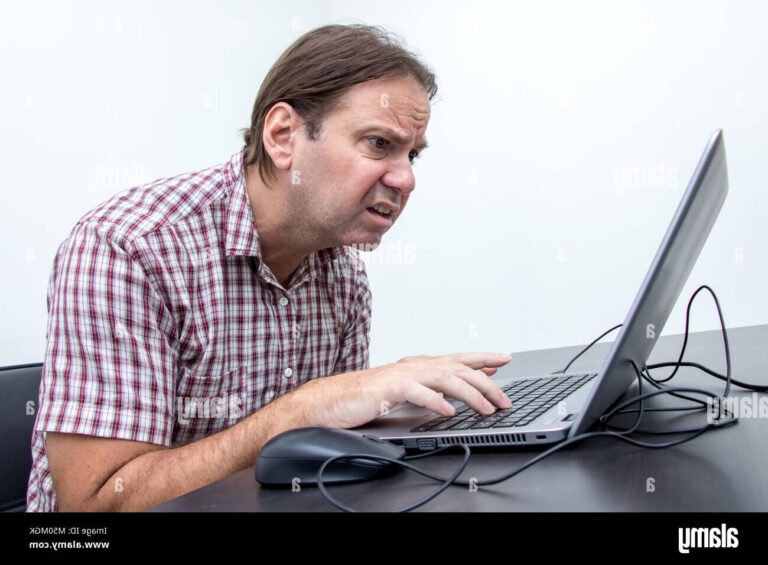 Comment accéder aux services en ligne du Crédit Agricole en Franche-Comté 9 vue dun utilisateur sur son ordinateur