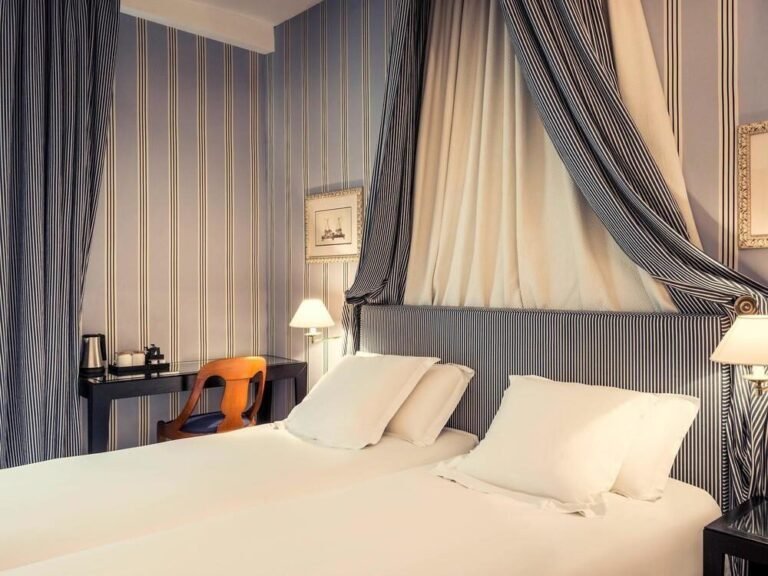 Pourquoi choisir le Belgrand Hotel à Paris près des Champs-Élysées 39 vue elegante du belgrand hotel a paris