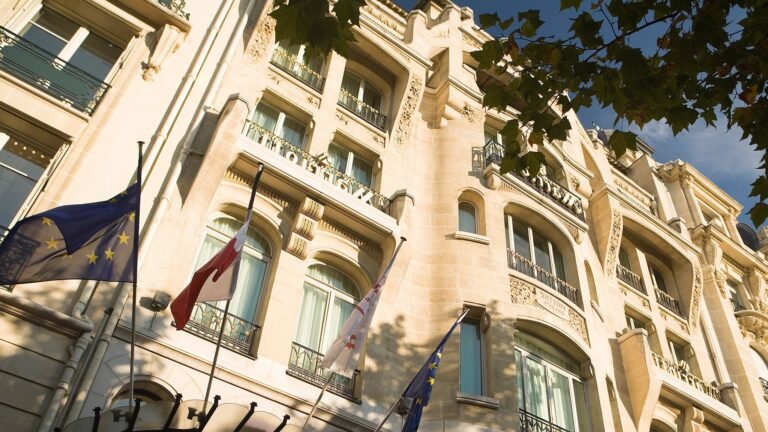 vue exterieure de lhotel champs elysees
