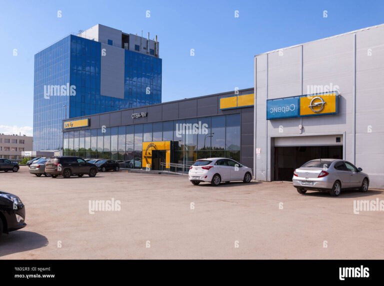 Où trouver le concessionnaire Opel Stellantis &You à Paris Porte de Versailles 44 vue exterieure du concessionnaire opel a paris