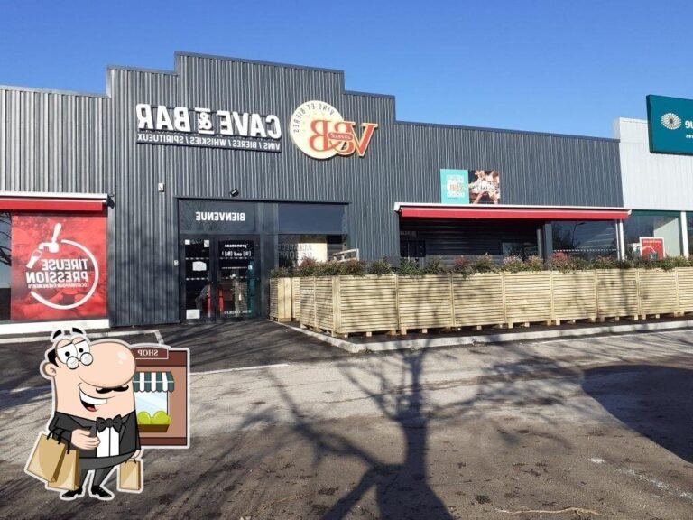 Que savoir sur V and B à La Roche-sur-Yon 18 vue exterieure du magasin v and b