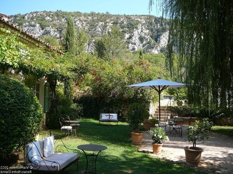 vue exterieure du restaurant relais notre dame