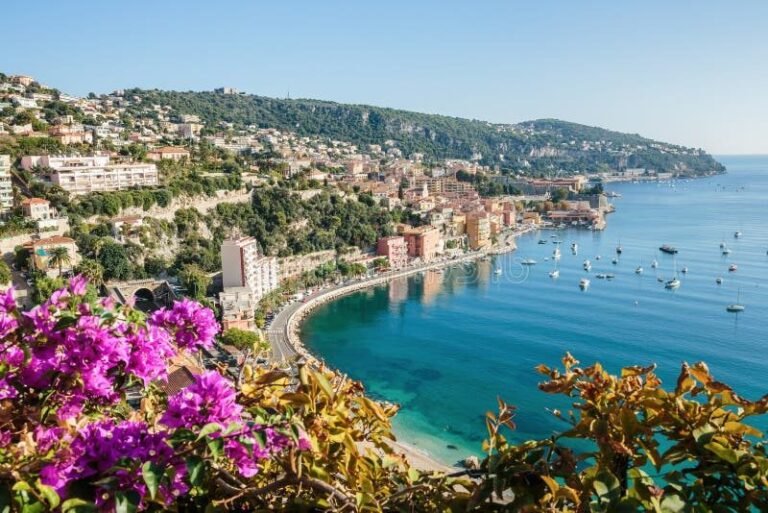 Quelles sont les meilleures opportunités immobilières sur la Côte d'Azur 34 vue panoramique de la cote dazur