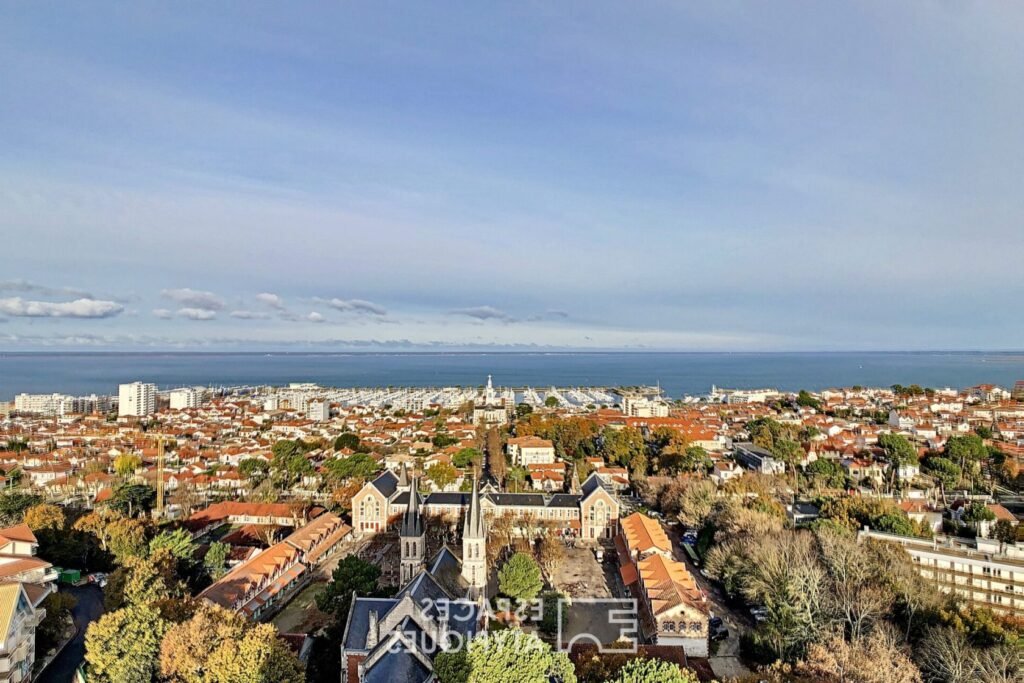 vue panoramique de la maison du bassin