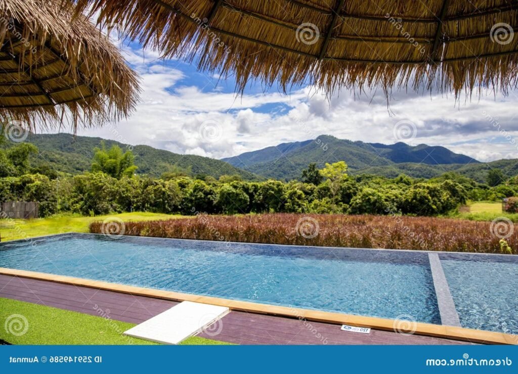 vue panoramique de la piscine et paysage