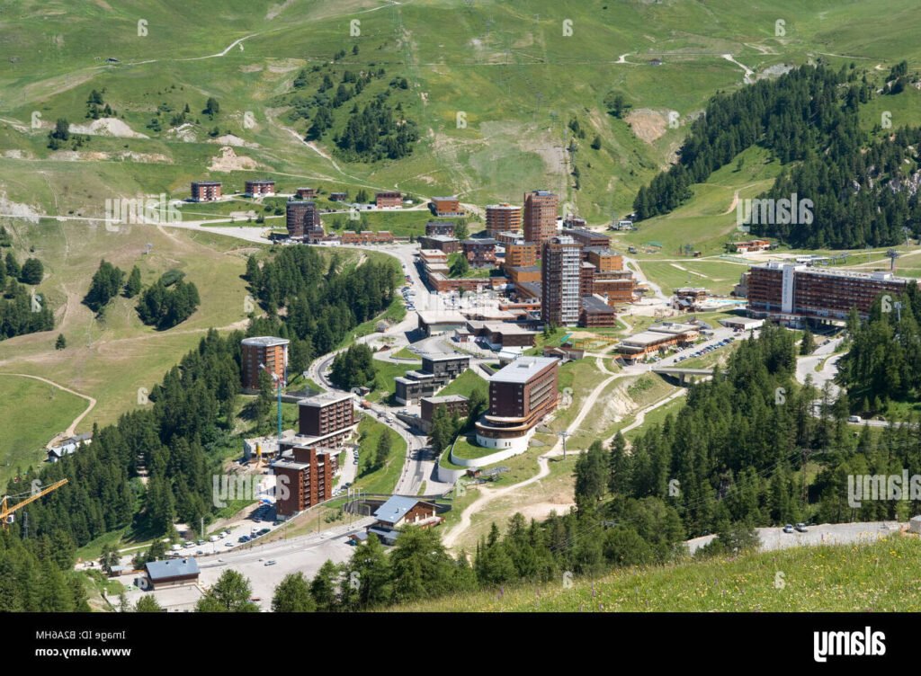 vue panoramique de la plagne en ete