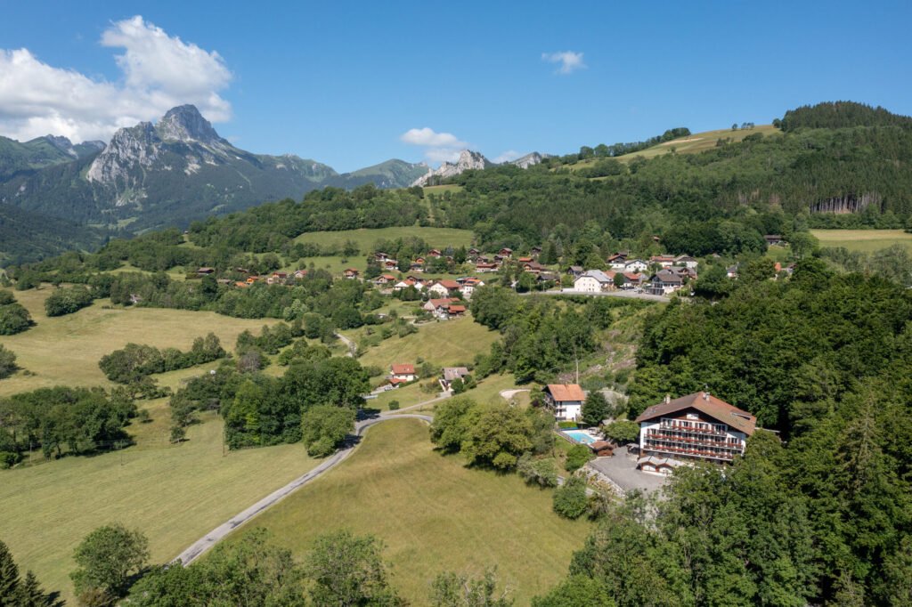 vue panoramique de lhotel du bois joli