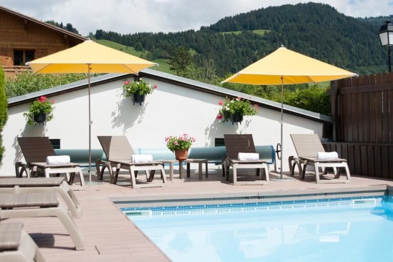 Quel est le meilleur avis sur l'Hôtel Gai Soleil aux Contamines 24 vue panoramique de lhotel gai soleil