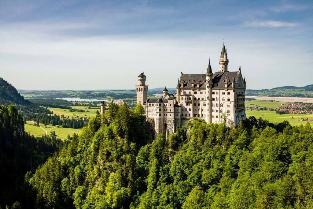 Quel est le cadre et les services offerts par Le Relais des Châteaux Forts