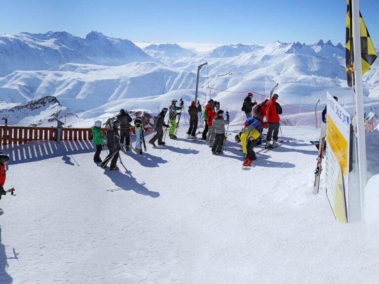Quels sont les avis sur les Villages Club du Soleil à Oz en Oisans 15 vue panoramique des montagnes a oz en oisans