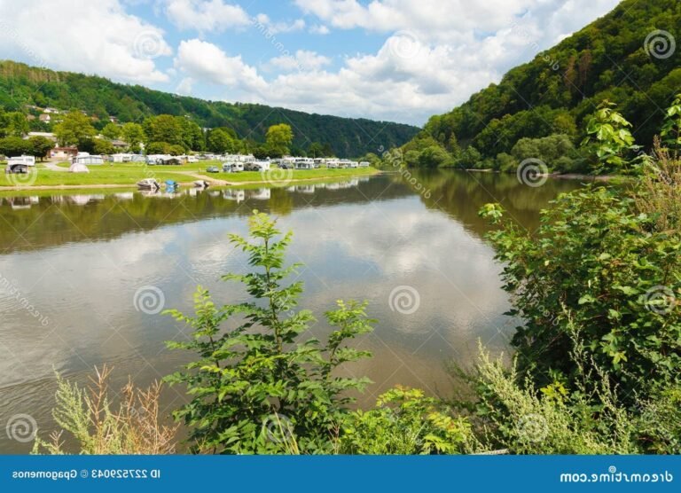 vue panoramique du camping au bord de leau