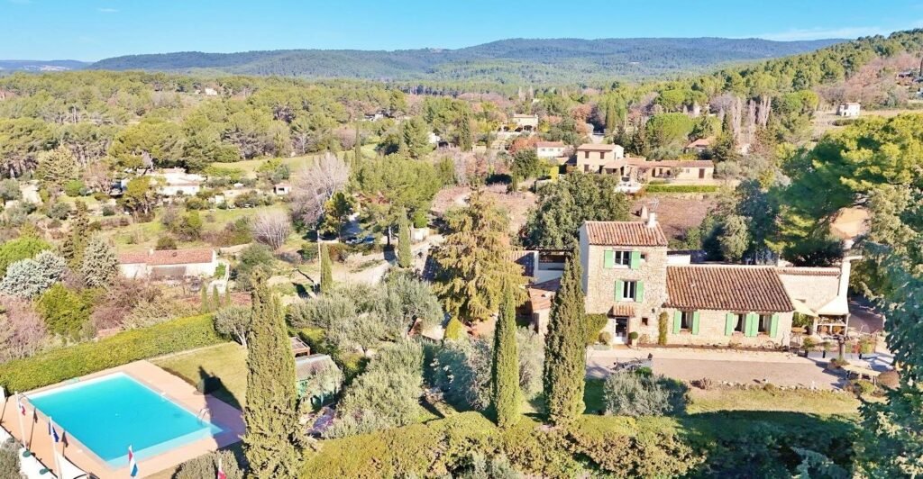 vue panoramique du var et logements