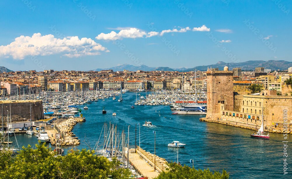 vue panoramique du vieux port de marseille