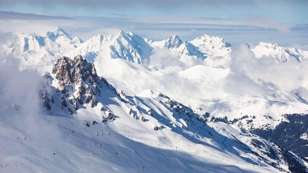 vues panoramiques des montagnes a val thorens